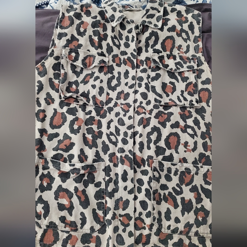 Leopard Vest size L - Picture 5 of 7